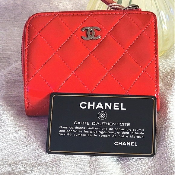 COA CHANEL Pink Quilted Patent Leather Classic Wallet - Picture 2 of 16